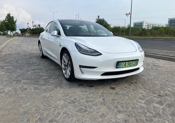 tesla podlaskie Tesla Model 3 cena 122000 przebieg: 57500, rok produkcji 2019 z Białystok